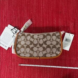 Coach Swinger 20 bag in crystal signature jacquard